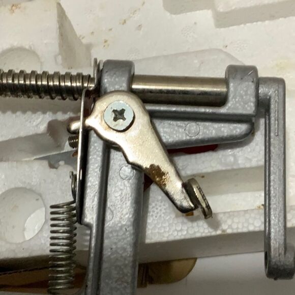 The Pampered Chef Silver Red Stainless Steel Apple Potato Peeler Corer Slicer - Picture 4 of 4